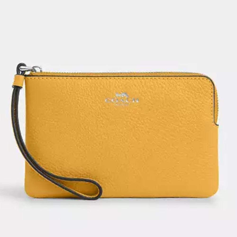 Coach Corner Zip Wristlet nwt